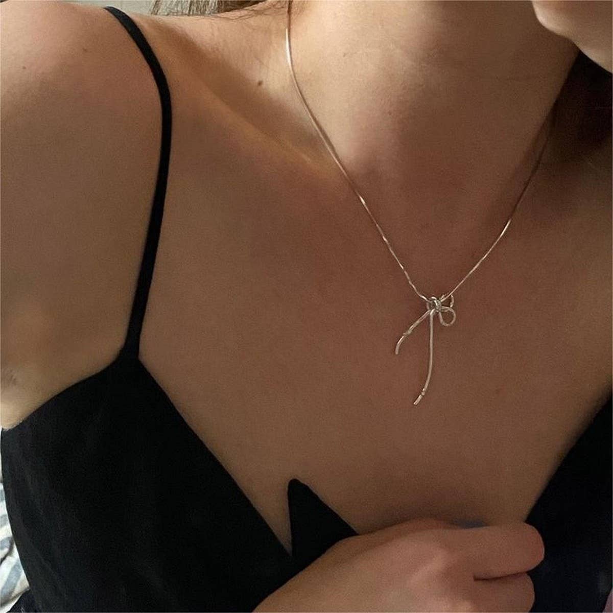 BASIC BOW FRESH AND SWEET NECKLACE_CWAJE1597