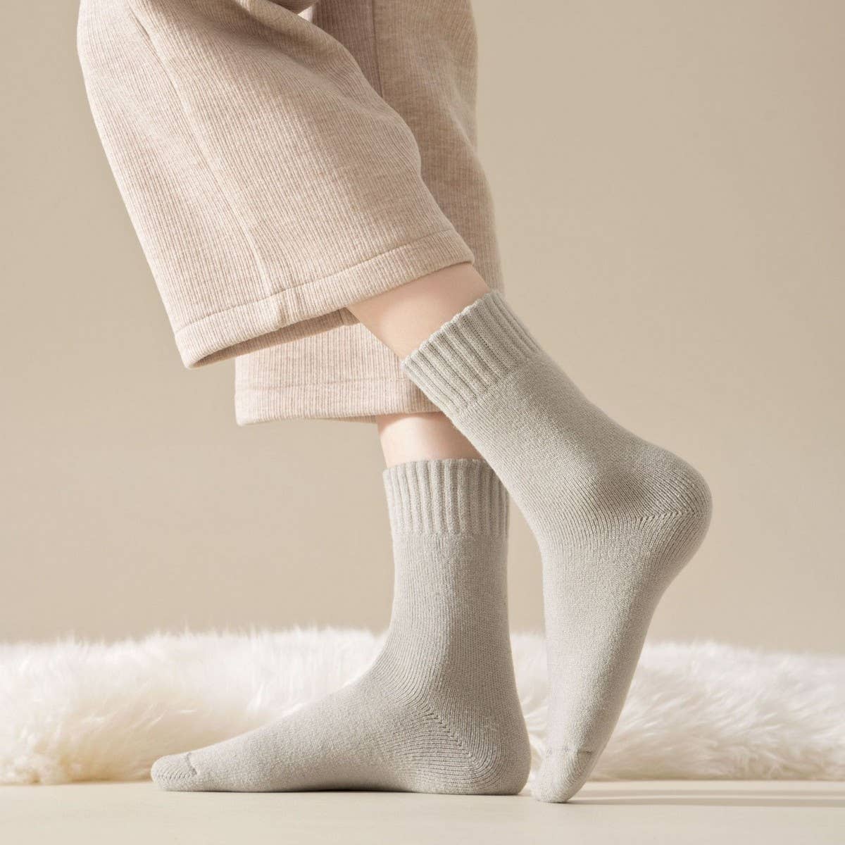 WOMEN'S WINTER FLEECE THICKENED MID-TUBE SOCKS
