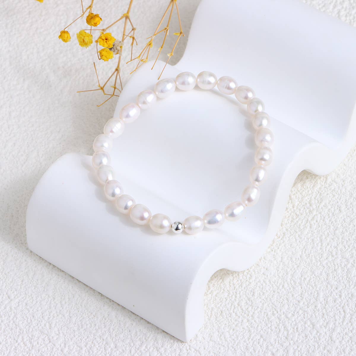 Freshwater pearl bracelet made of broken silver
