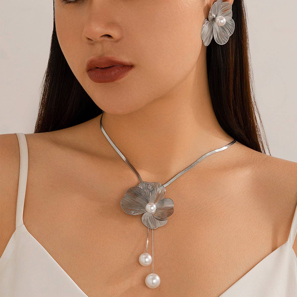 TEXTURED FLOWER SWEET COOL NECKLACE EARRING SET