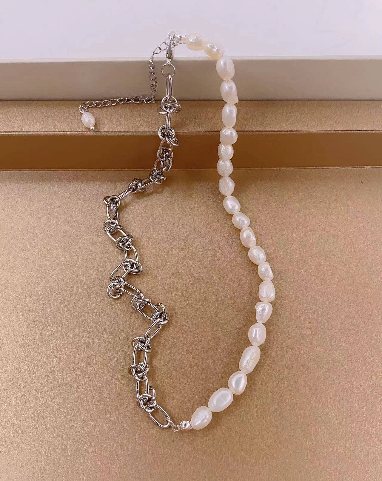 Baroque irregular retro freshwater pearl necklace