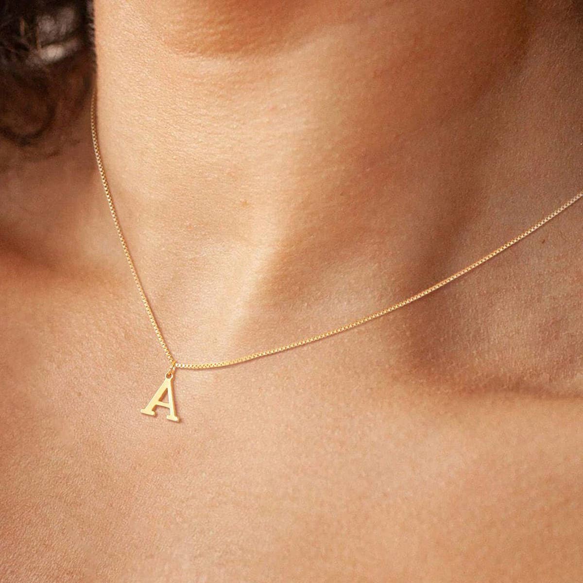 Simple and fashionable glossy 26-letter necklace