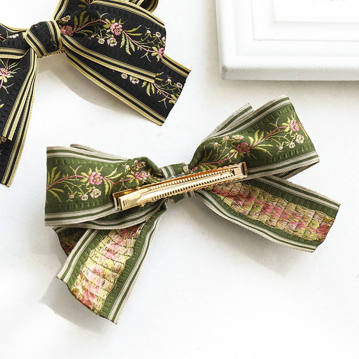 FASHIONABLE EMBROIDERY VERSATILE HAIRPINS_CWAHA1196