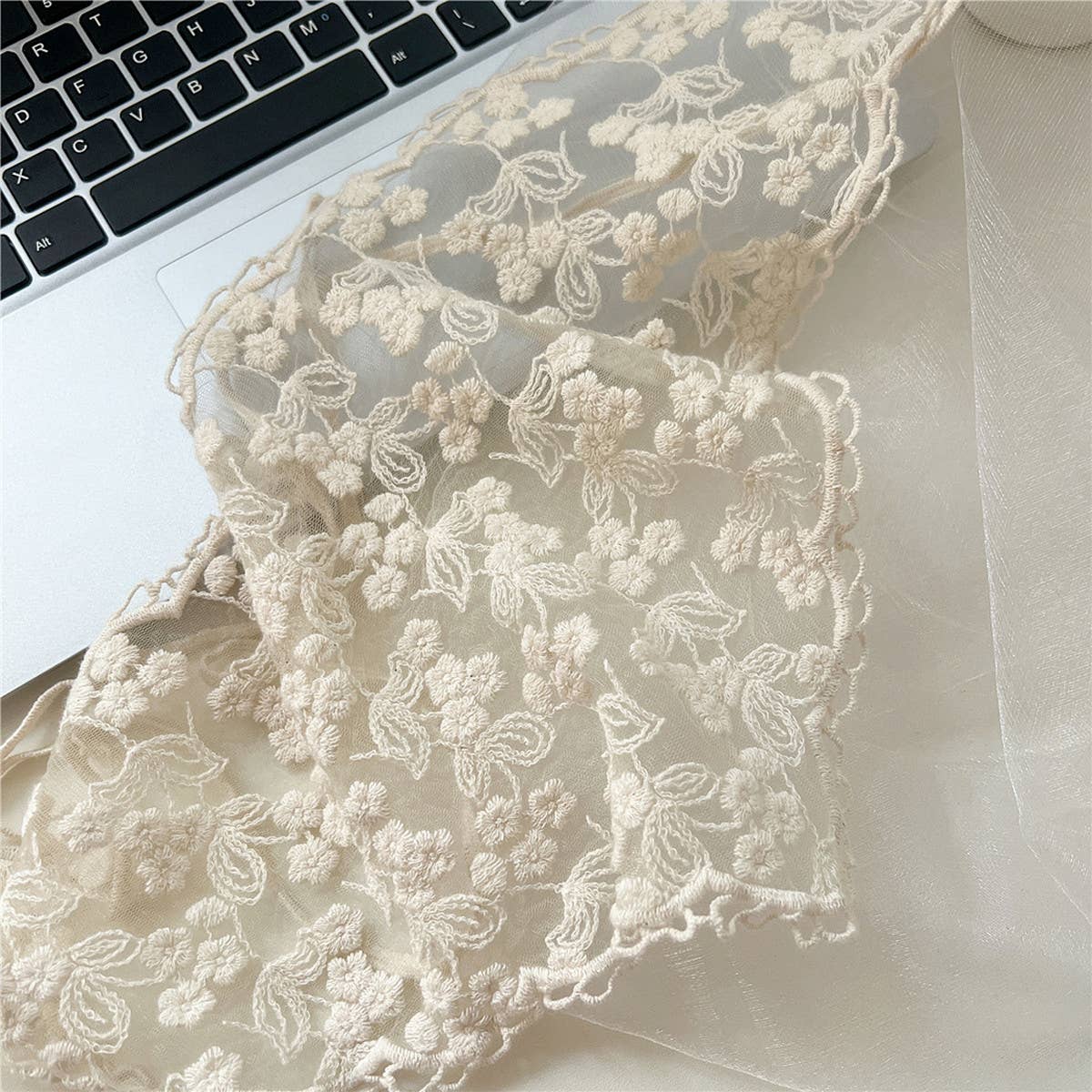 LACE SUN PROTECTION TRIANGLE BANDANA HEADSCARF