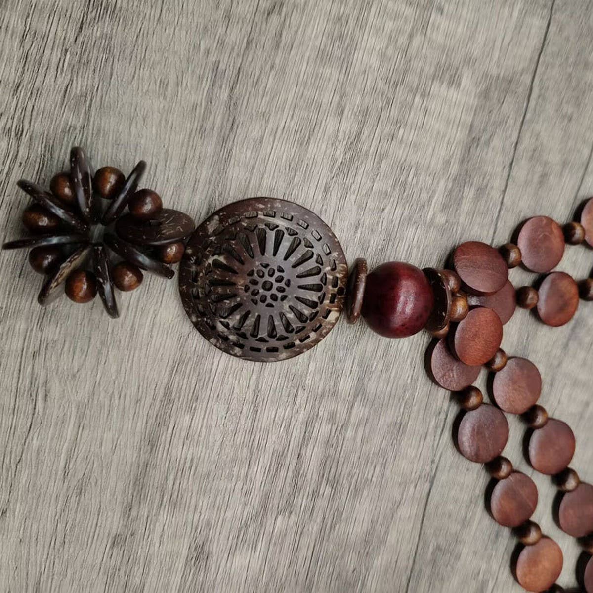 ETHNIC COCONUT SHELL AND WOOD MULTI-LAYER NECKLACE