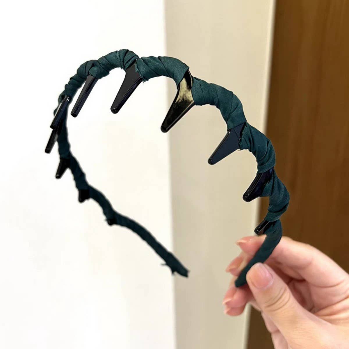SIMPLE NON-SLIP TOOTHED WAVY HEADBAND_CWAHA2844