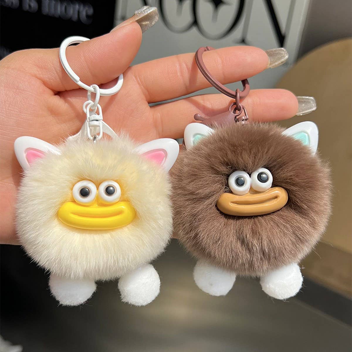BIG MOUTH SMALL BRIQUETTE CAR KEYCHAIN PENDANT_CWMM2509