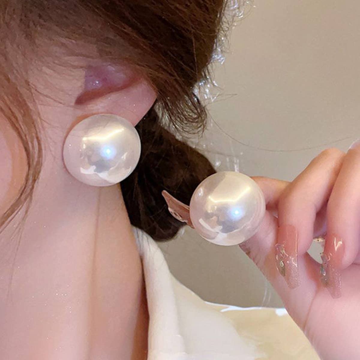FAUX PEARL DESIGN STUD EARRINGS