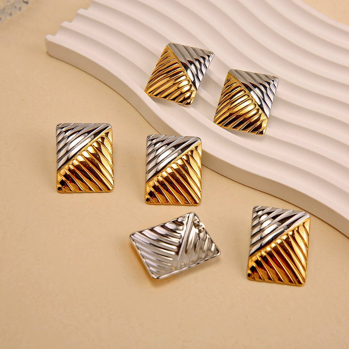 18K Stainless Steel Horn Spiral Titanium Earrings_CWMM8903