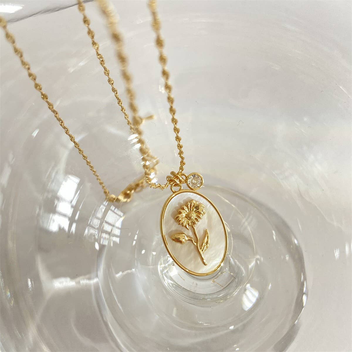 DECEMBER THREE-DIMENSIONAL FLORAL OVAL NECKLACE