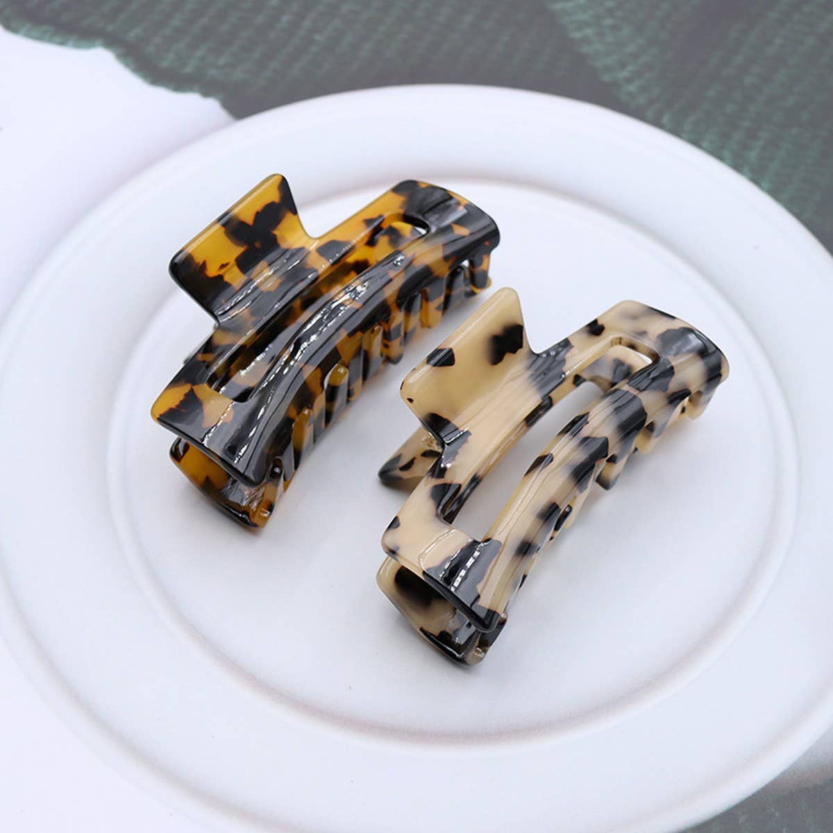 Acetate Leopard Hair Claw - Hollow Tortoise Clip_CWAHA2608