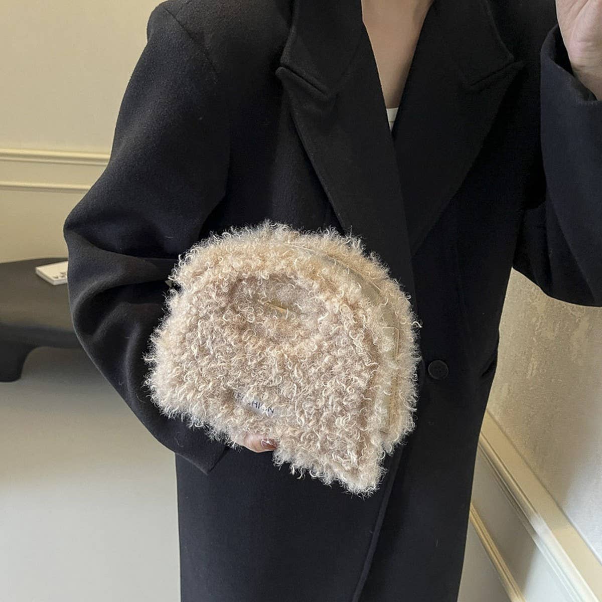 WINTER ONE-SHOULDER CROSSBODY LAMB WOOL PLUSH BAG_CWAB3968