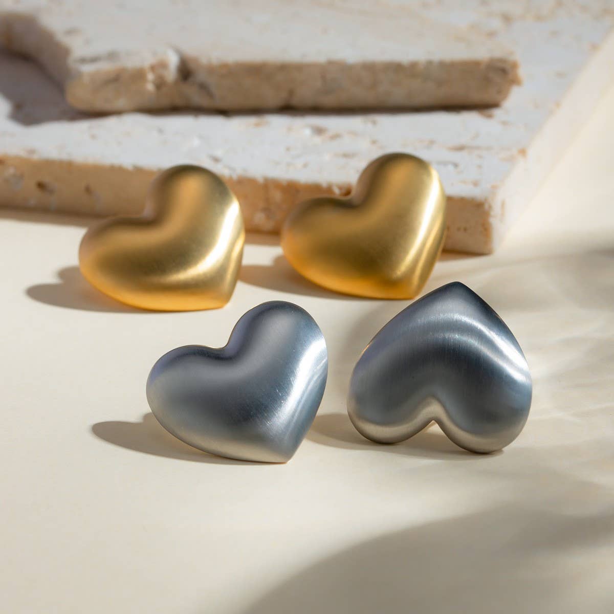 POPULAR AND VERSATILE HEART-SHAPED EARRINGS_CWAJE1791