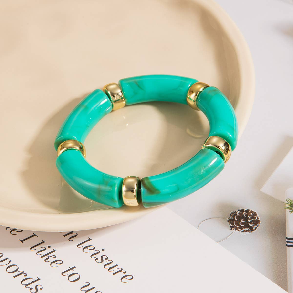 Acrylic curved tube stone-patterned bracelet