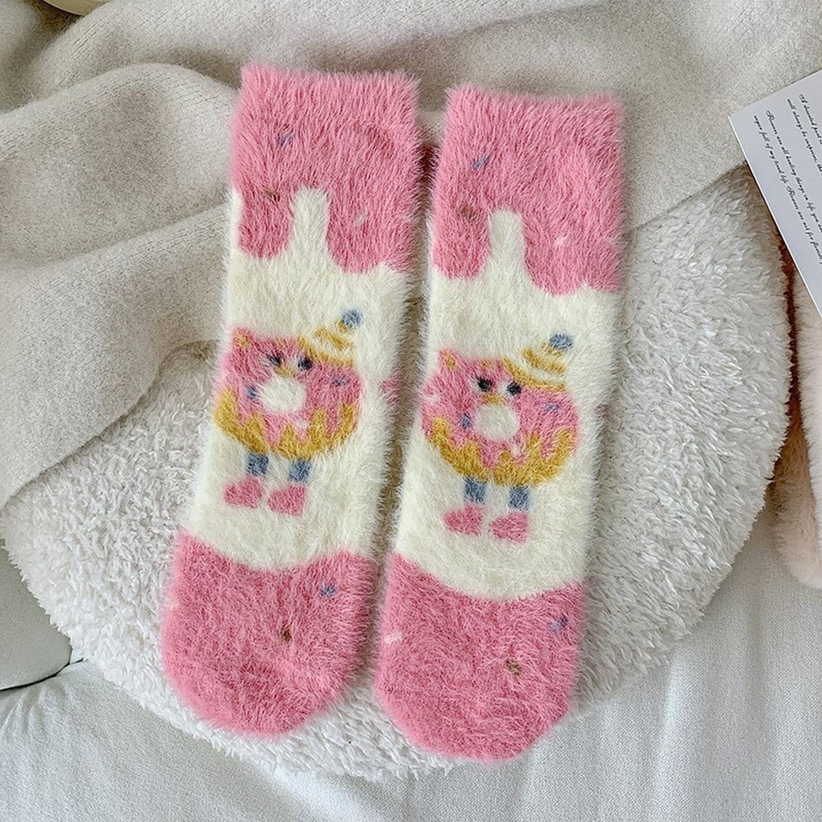 WARM AND CUTE POLKA DOT HOME SLEEPING SOCKS