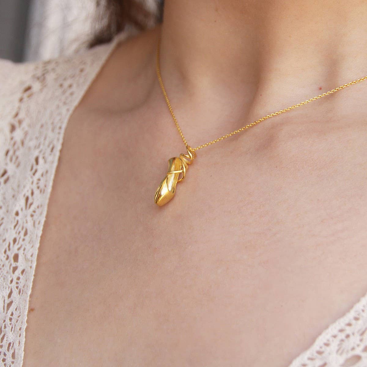 Niche ballet shoes pendant necklace_CWMM5309