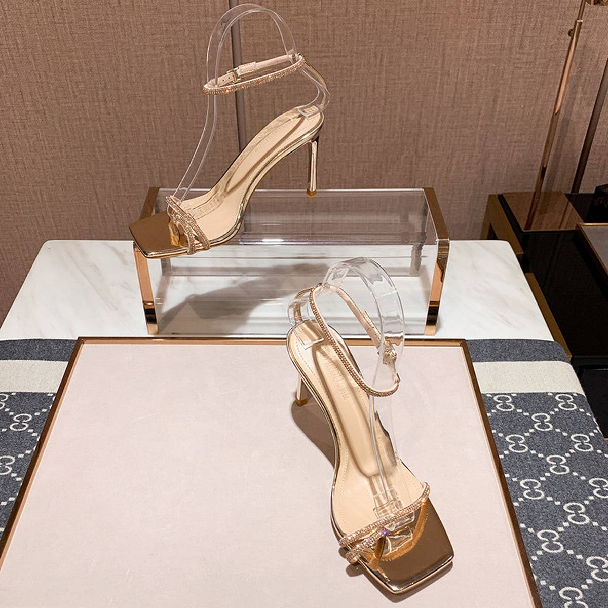 CRYSTAL TRANSPARENT HIGH HEELS SANDALS