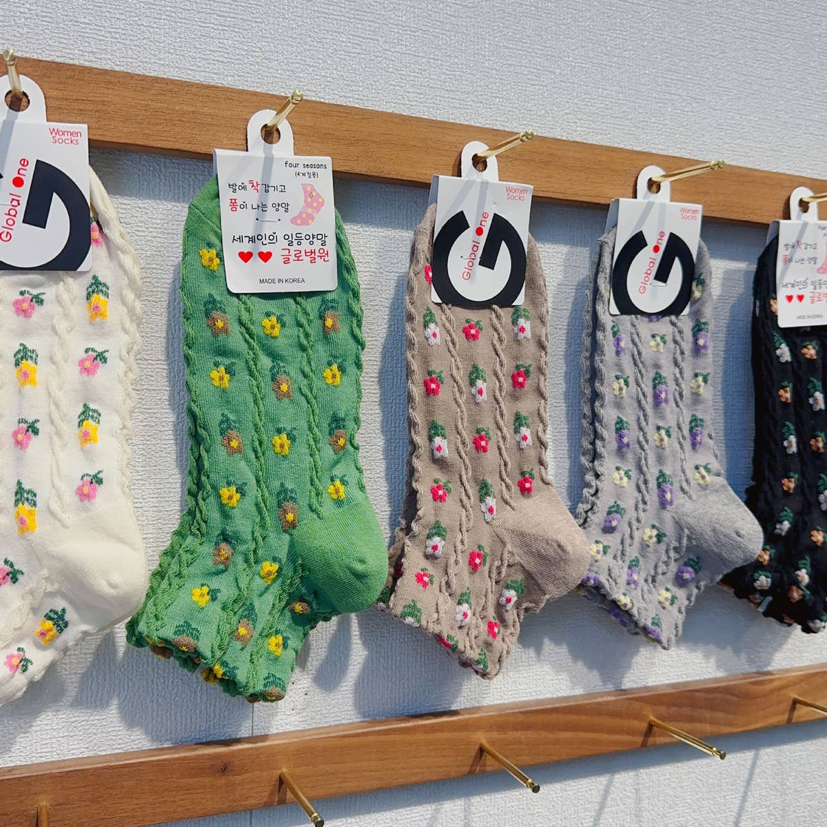 COMFORTABLE VERTICAL STRIPED COTTON SOCKS