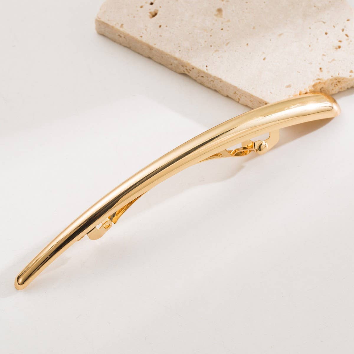 Wrinkled Metal Hair Clip – Elegant Low Ponytail_CWMM8539