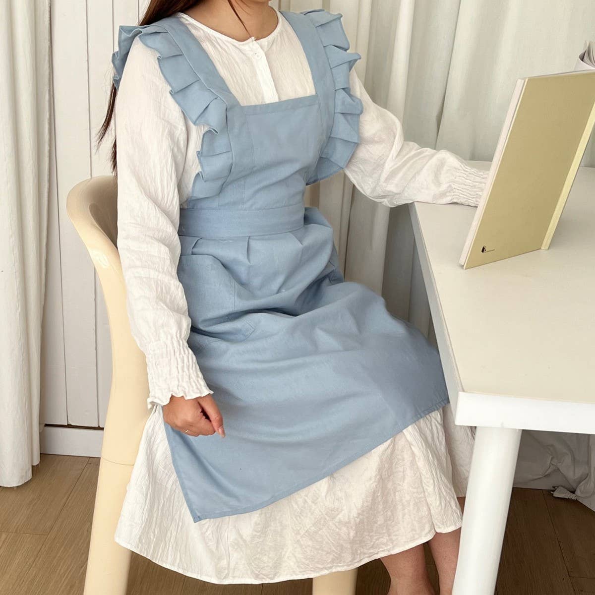 WATERPROOF AND FRESH RUFFLED STRAP CROSS APRON