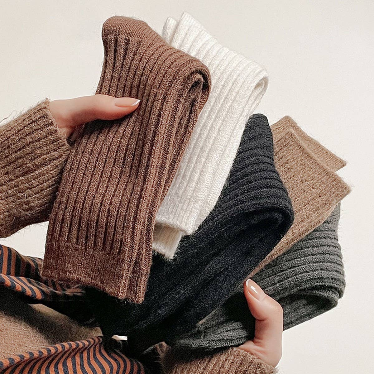 SOLID COLOR ALL-MATCH WARM STACKED SOCKS_CWMS1064
