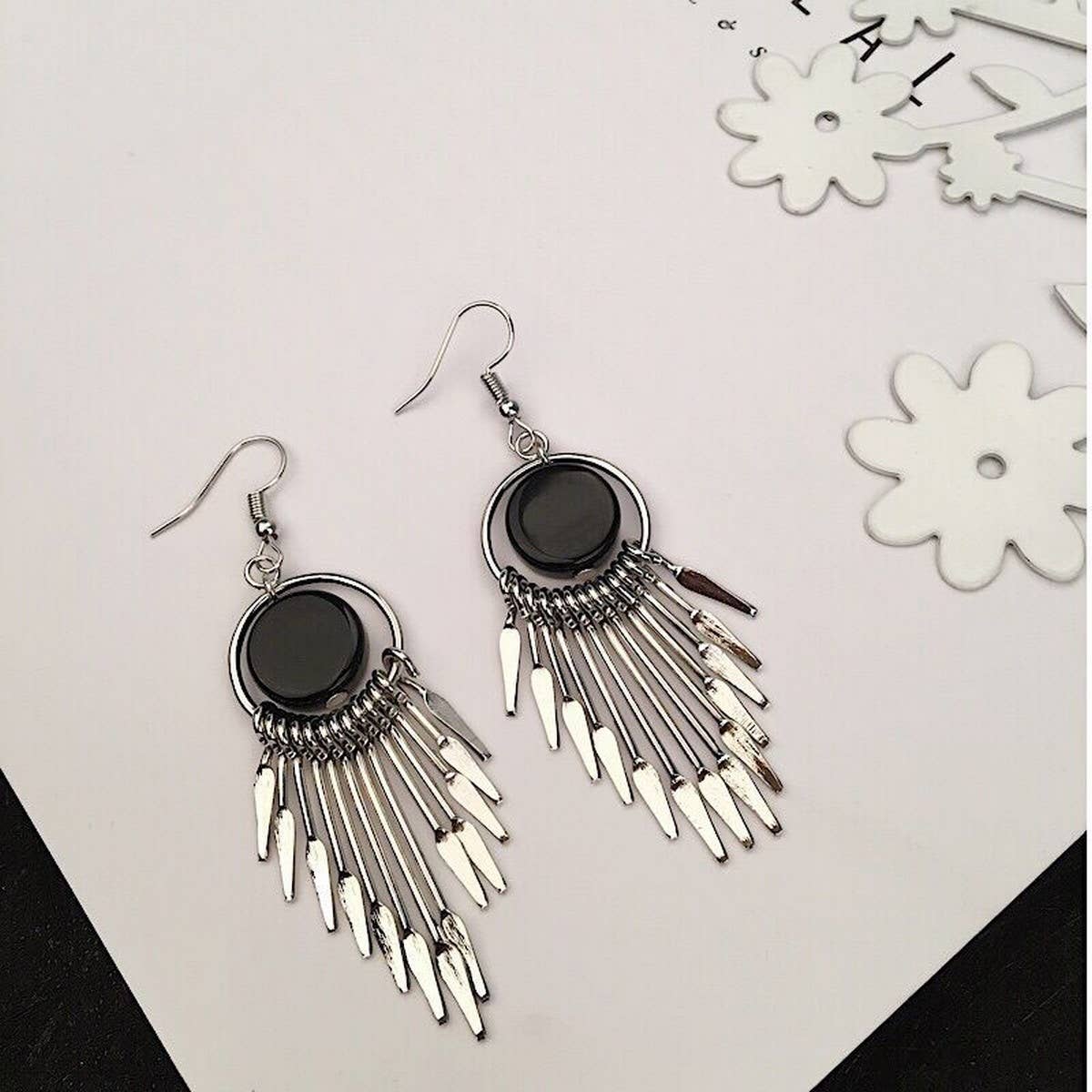 SIMPLE GEOMETRIC OVAL HOLLOW EARRINGS_CWAJE1853