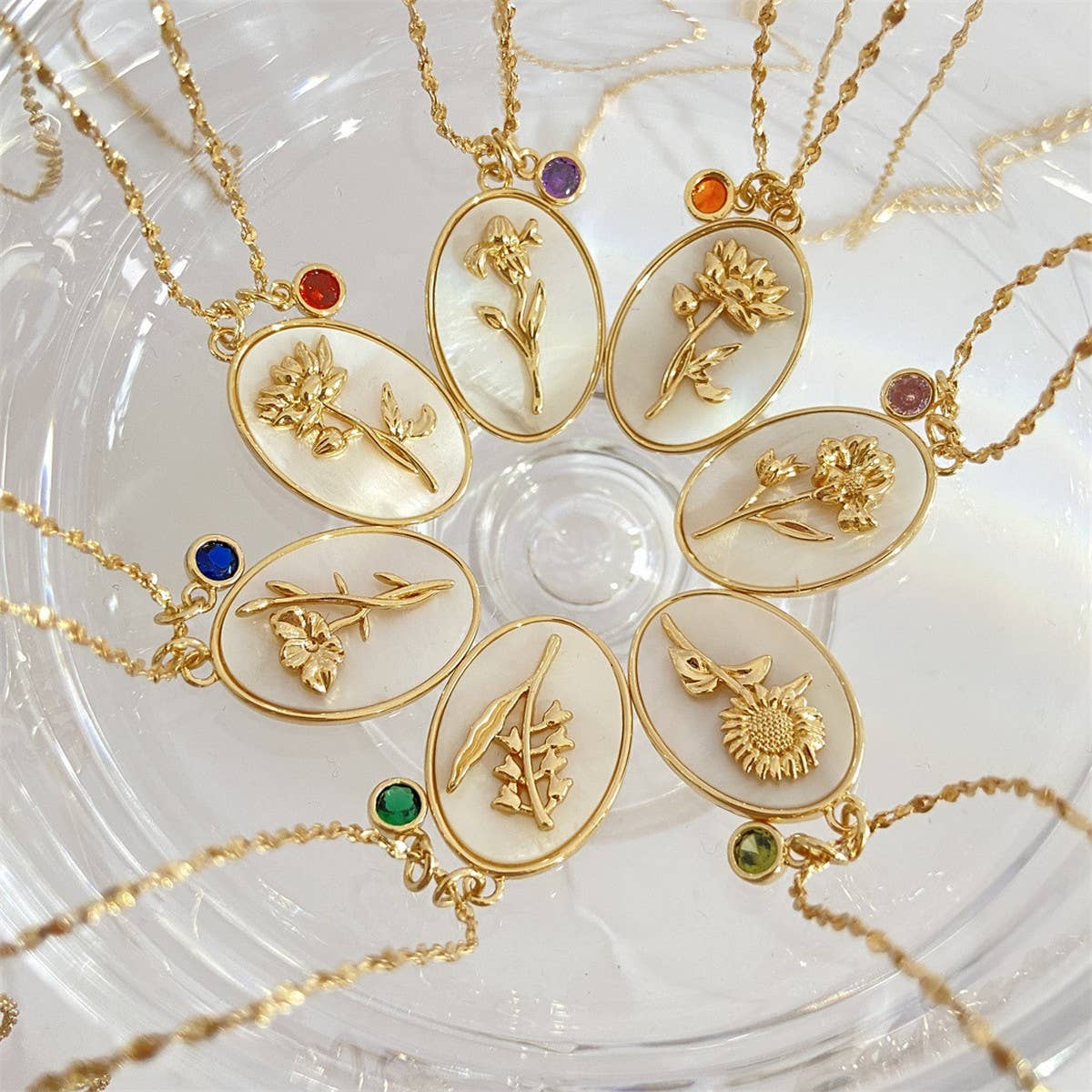 DECEMBER THREE-DIMENSIONAL FLORAL OVAL NECKLACE