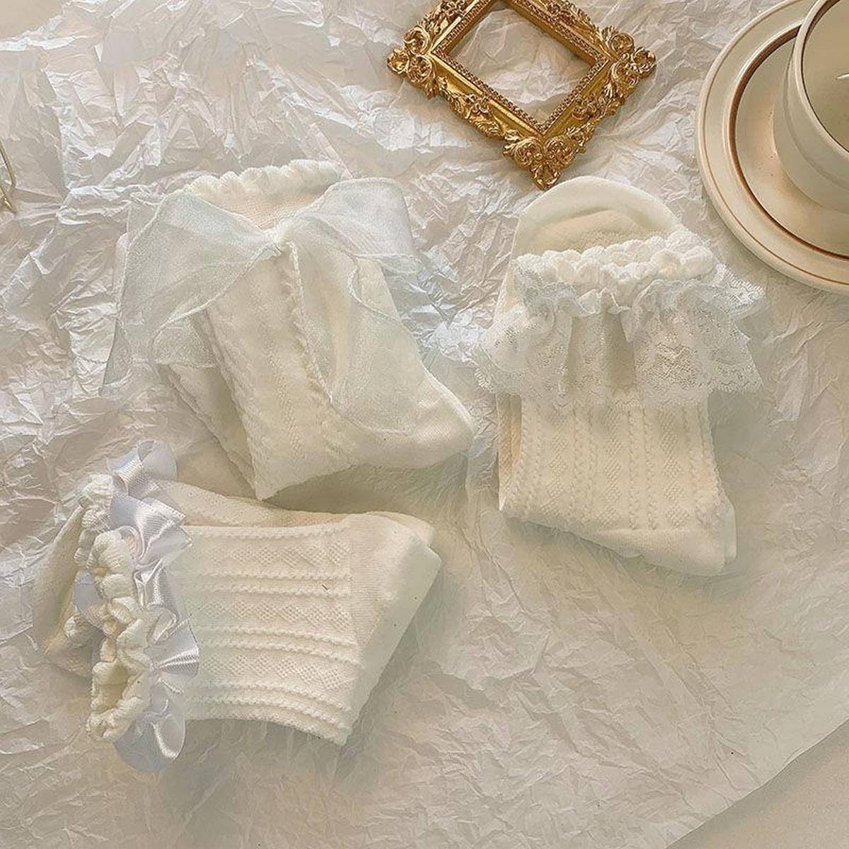 BOW LACE THIN MID LENGTH SOCKS_CWMS0451