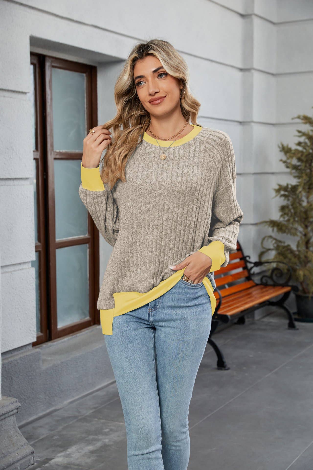 Fashionable color-blocked loose knitted top