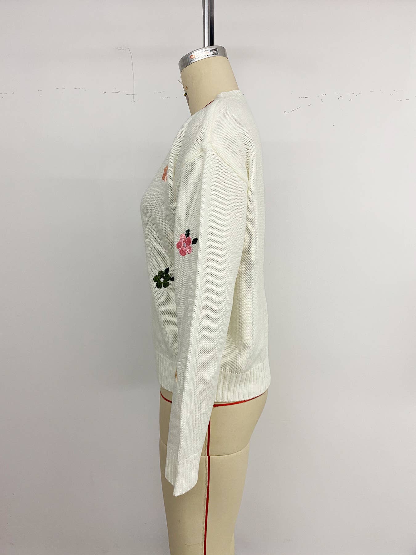 Flower-embroidered round-neck pullover sweater