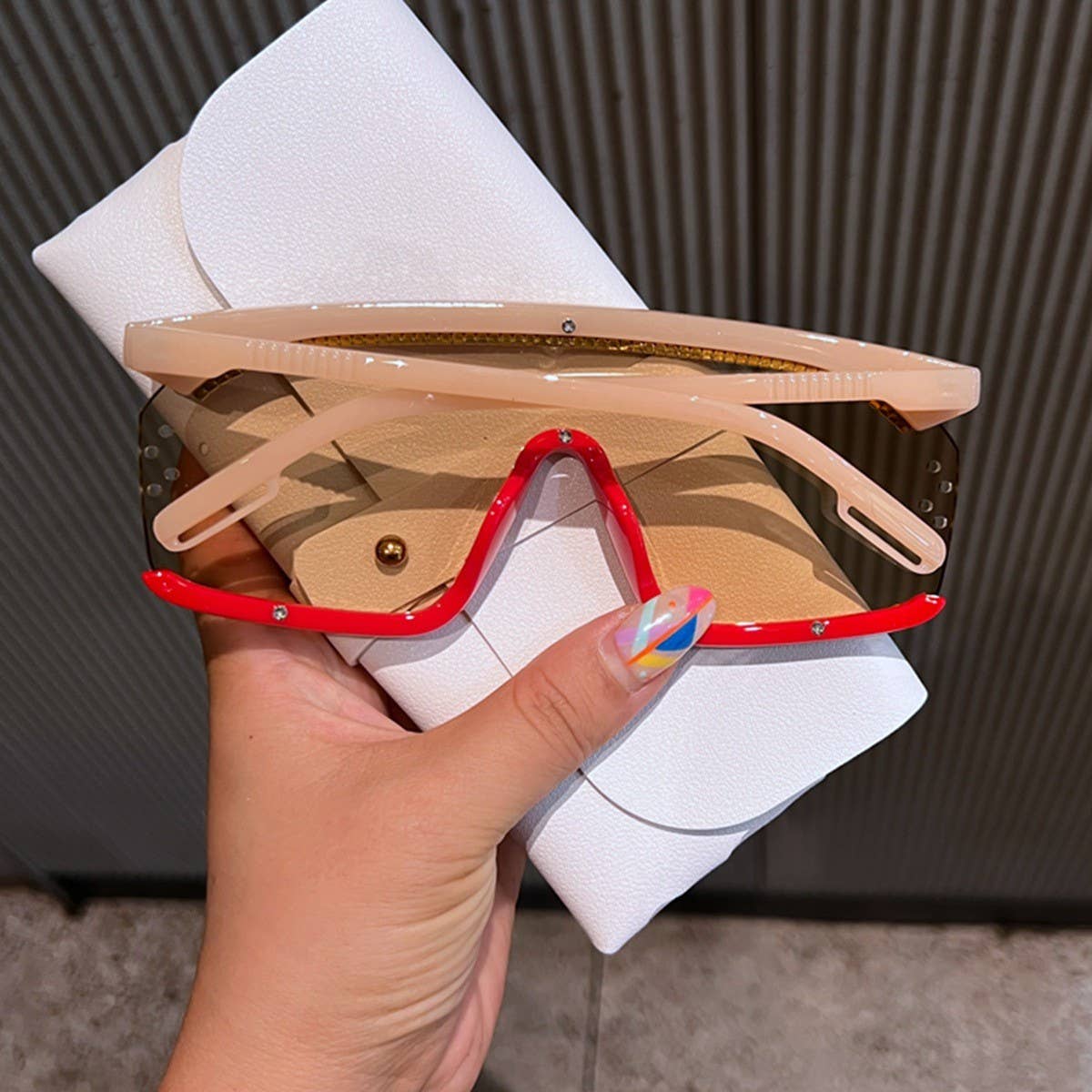 RETRO ONE-PIECE STATEMENT SUNGLASSES_CWASG0805