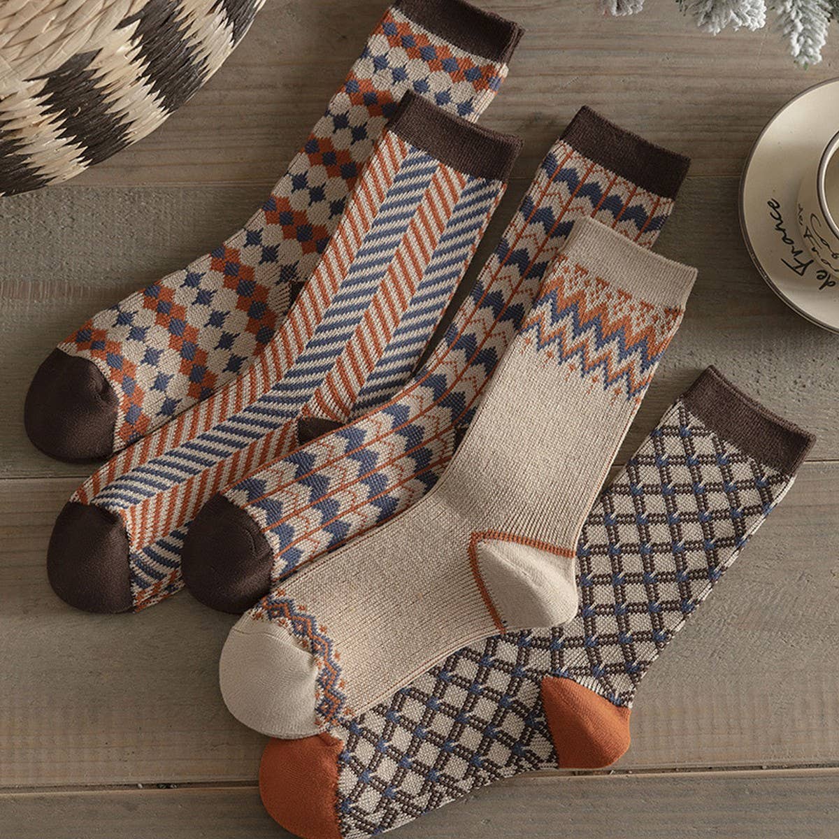 COLLEGE STYLE MID-TUBE WOMEN'S SOCKS FOR GIFTS