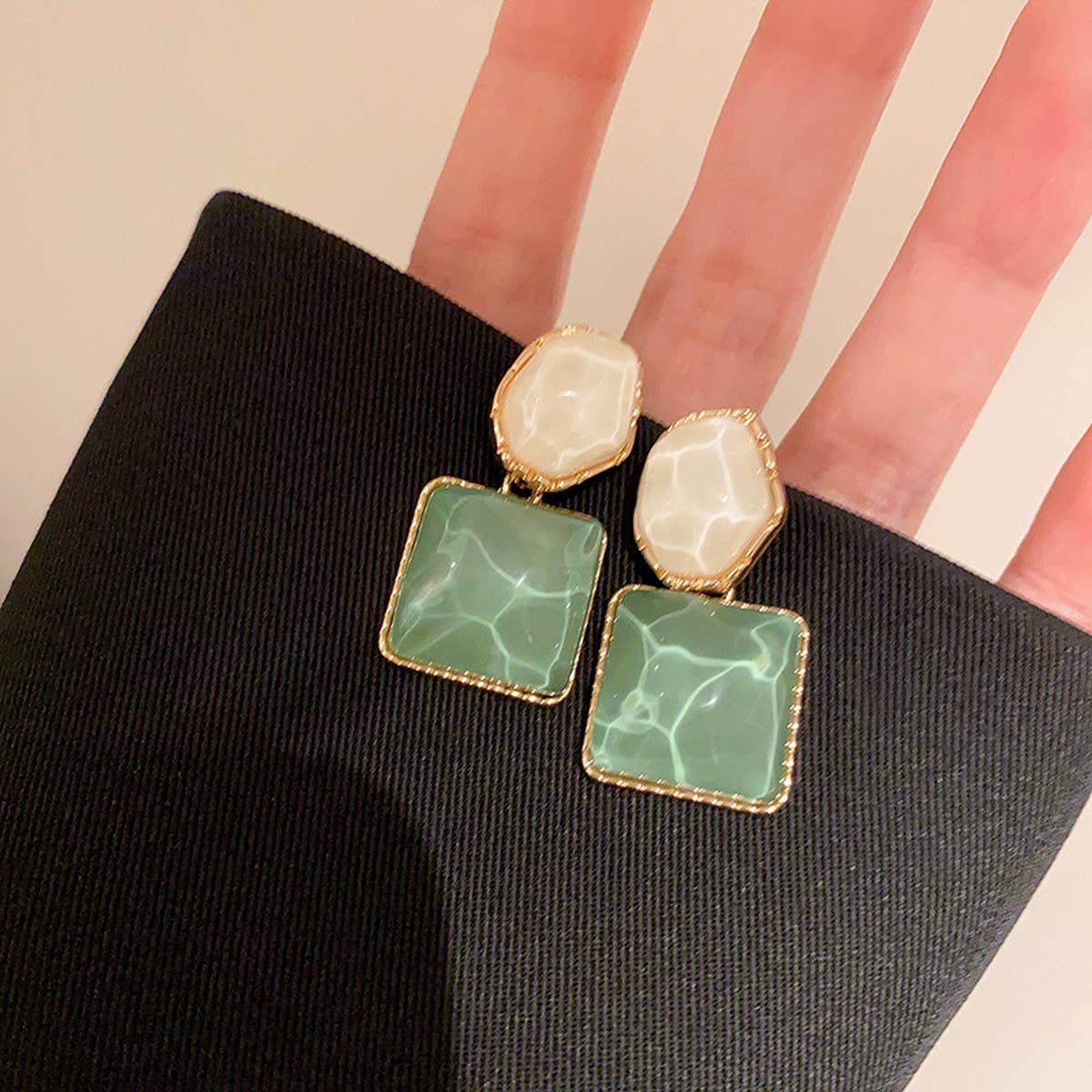 IRREGULAR SQUARE OVAL EARRINGS WITH WATER PATTERNS