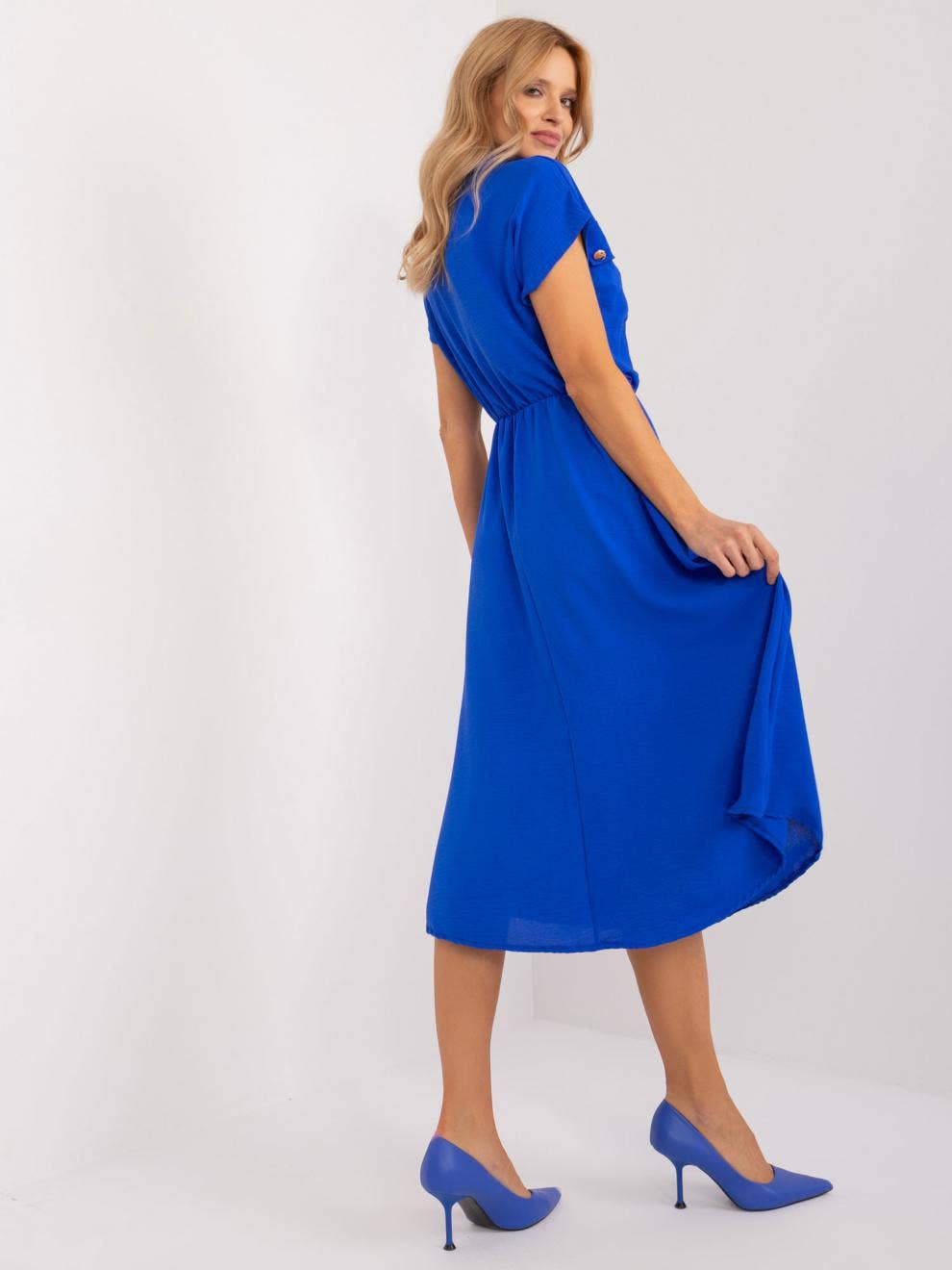 Button-embellished solid color short sleeve dress