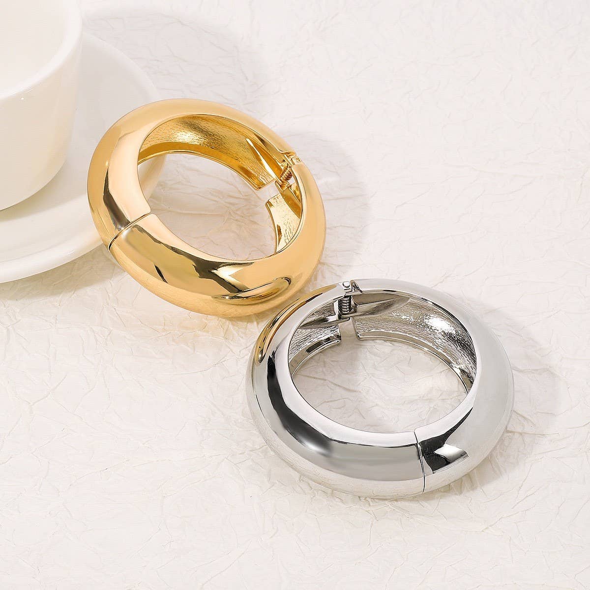 NEW RETRO LUXURY FASHION VERSATILE OPEN BRACELET