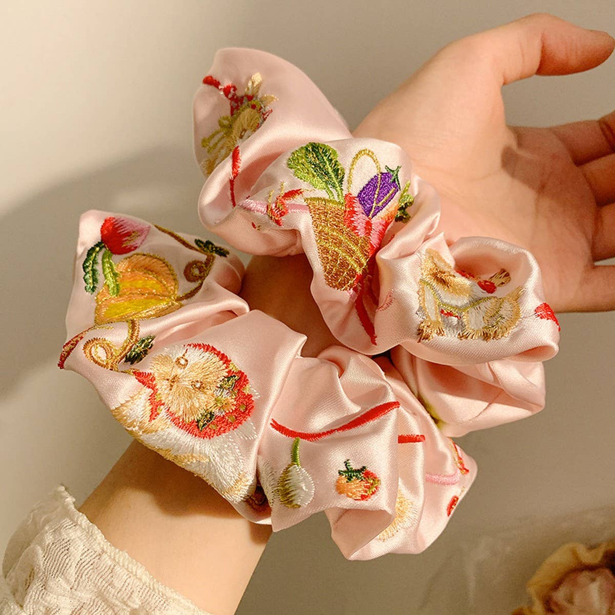 SATIN HEAVY EMBROIDERY LARGE INTESTINE HAIR TIE