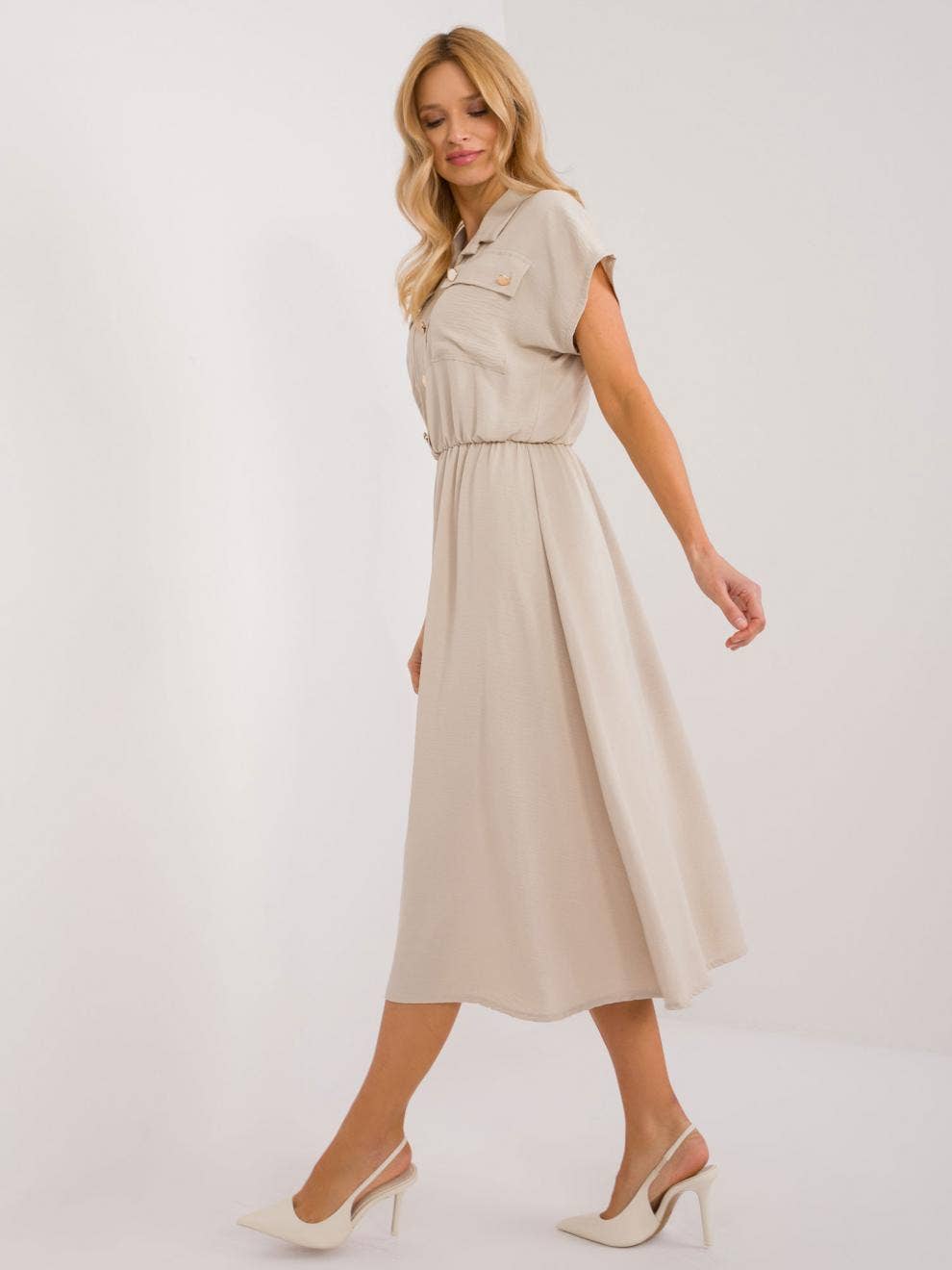 Button-embellished solid color short sleeve dress