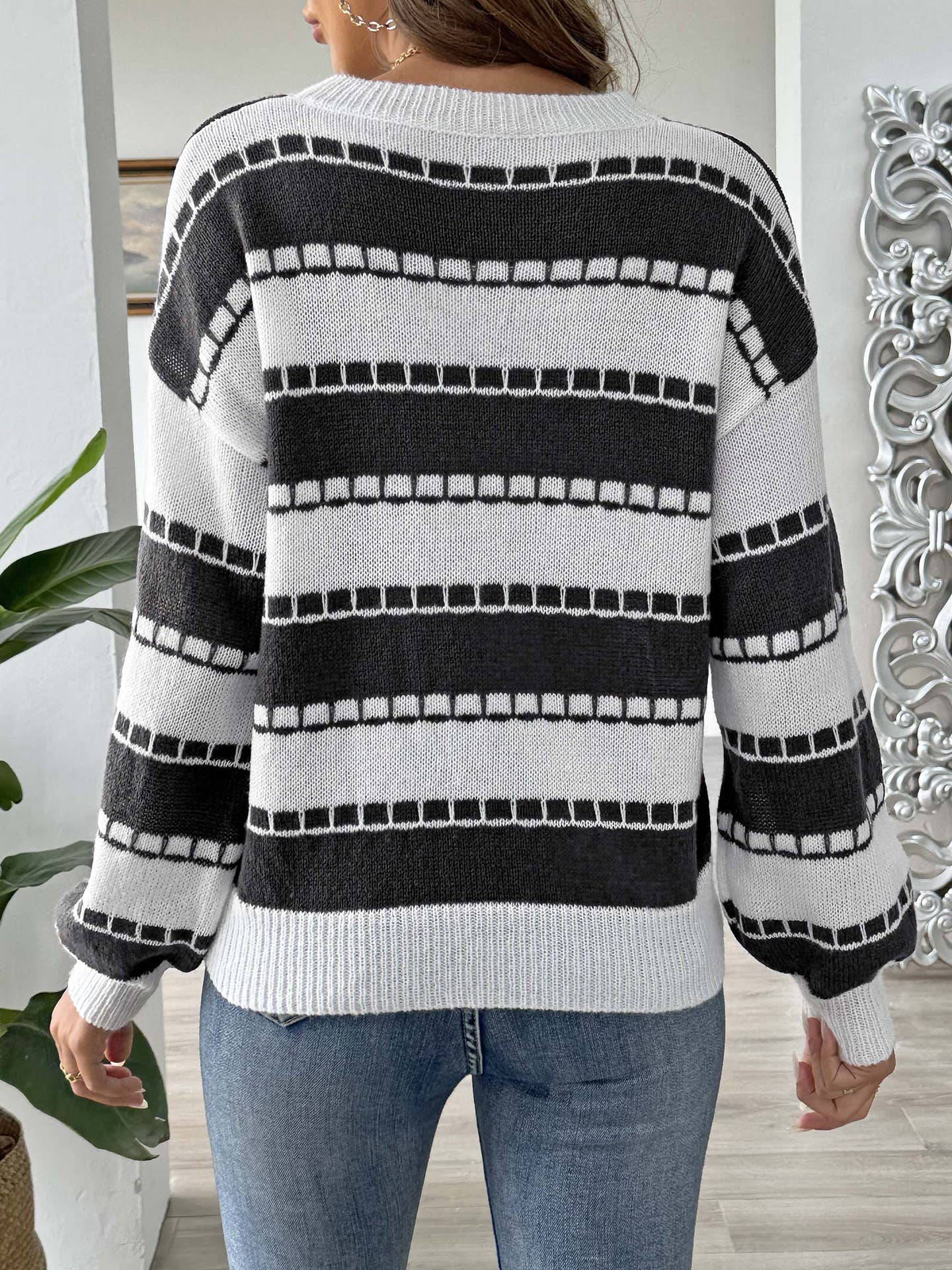 COLOR MATCHING STRIPED CASUAL PULLOVER SWEATER