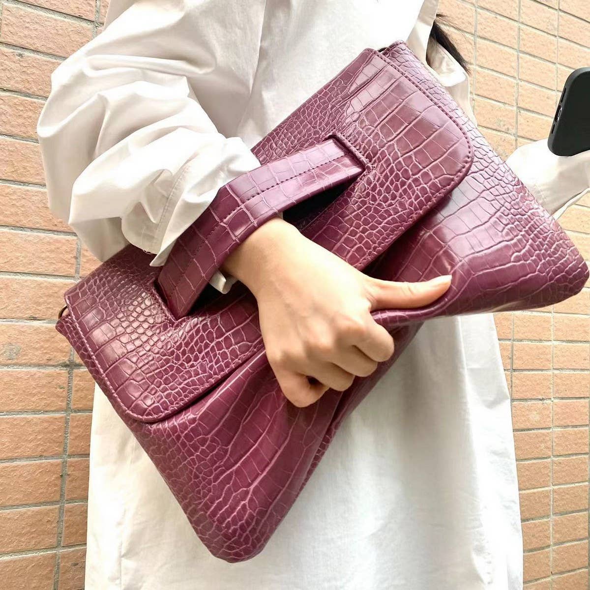 FASHIONABLE AND VERSATILE BLACK HAND BAGS_CWAB2603