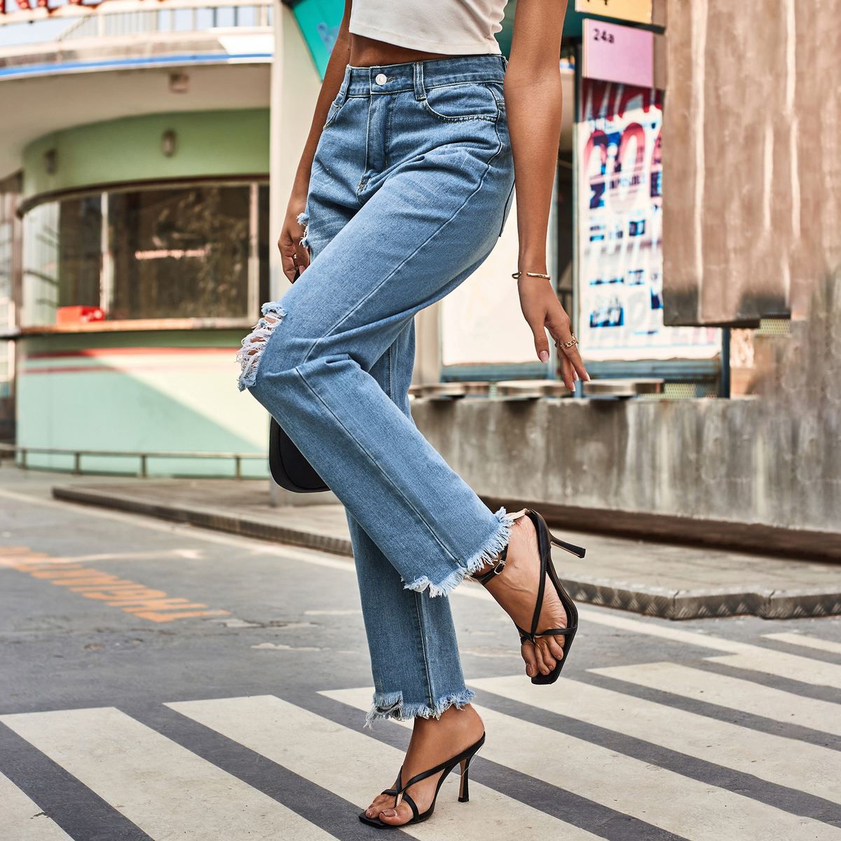Trendy Ripped Jeans ? Casual Denim for Women