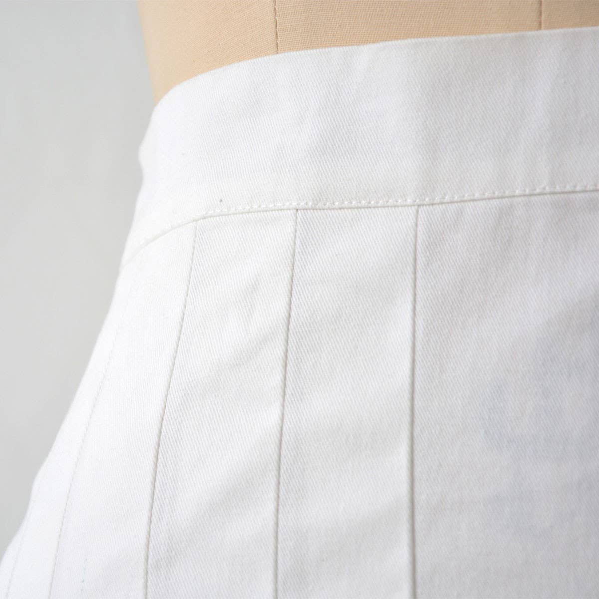 VERSATILE SOLID COLOR PLEATED SHORT SKIRT