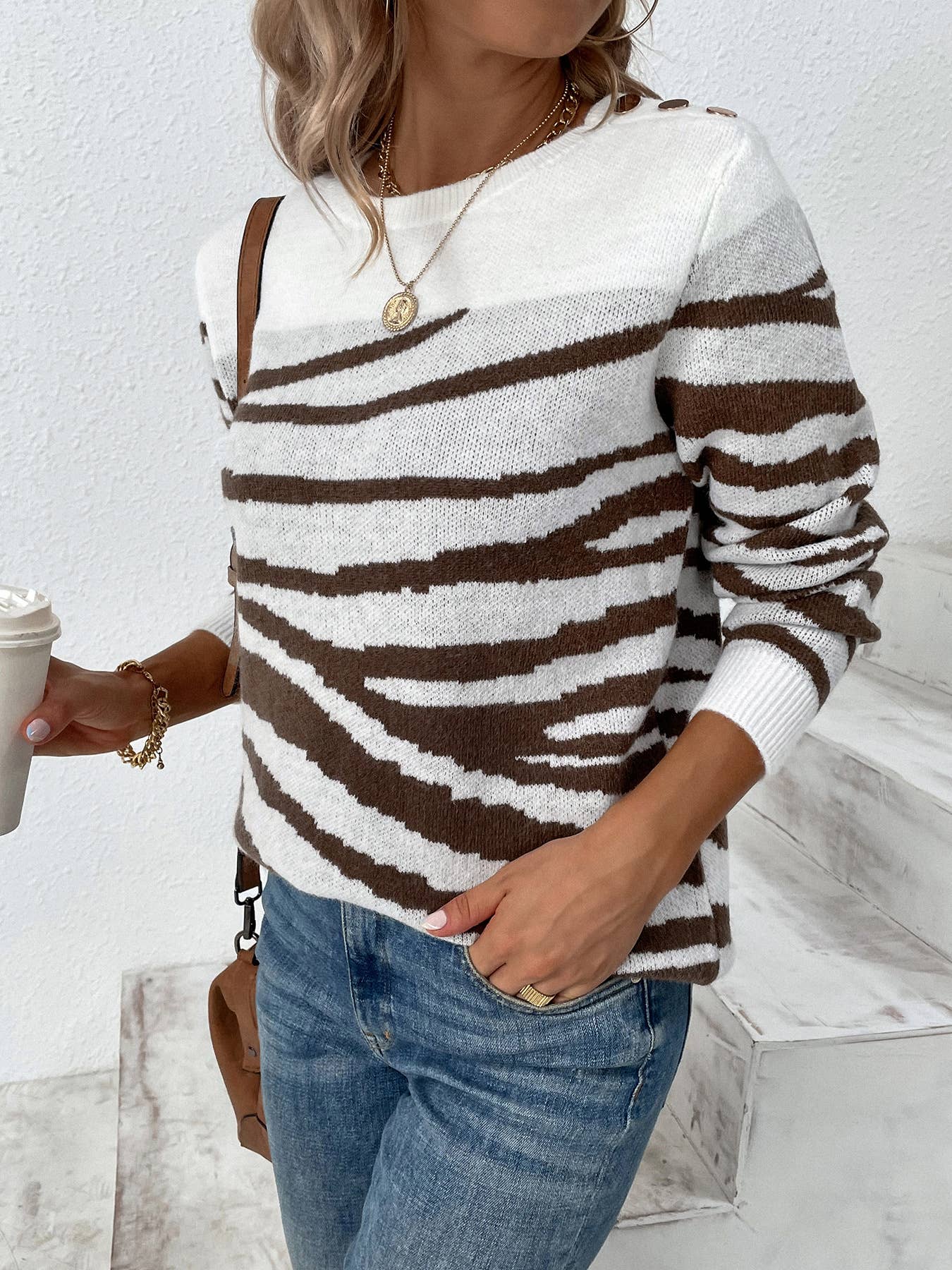 Color-blocking zebra-patterned  knitted sweater