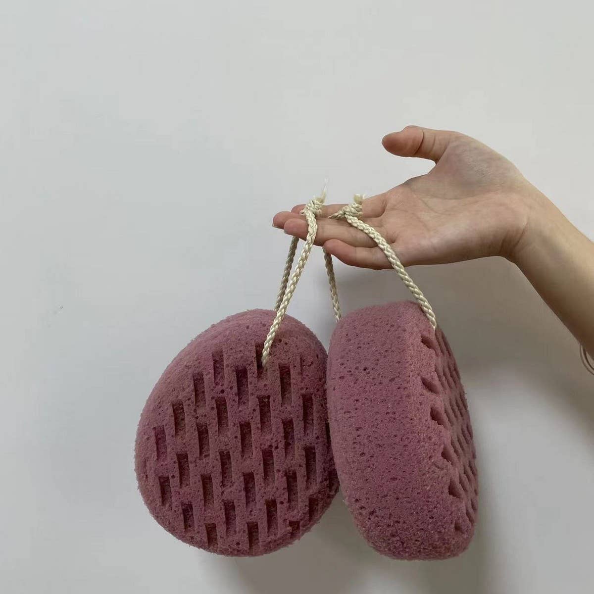 CLEANSING AND EXFOLIATING BATH BALL SOFT BATHSPONGE