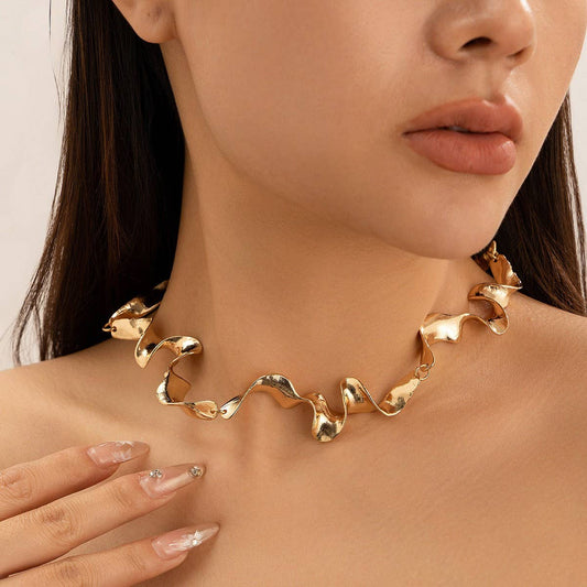 COOL GEOMETRIC TWISTED DESIGN NECKLACE