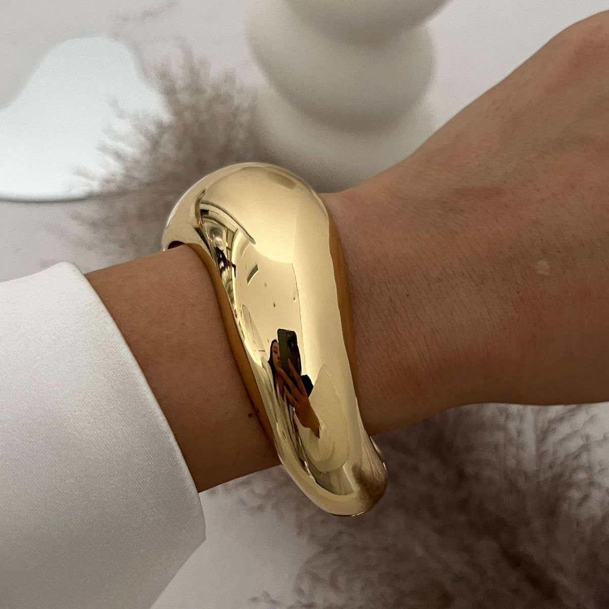 FASHIONABLE METALLIC SMOOTH SPRING BRACELET
