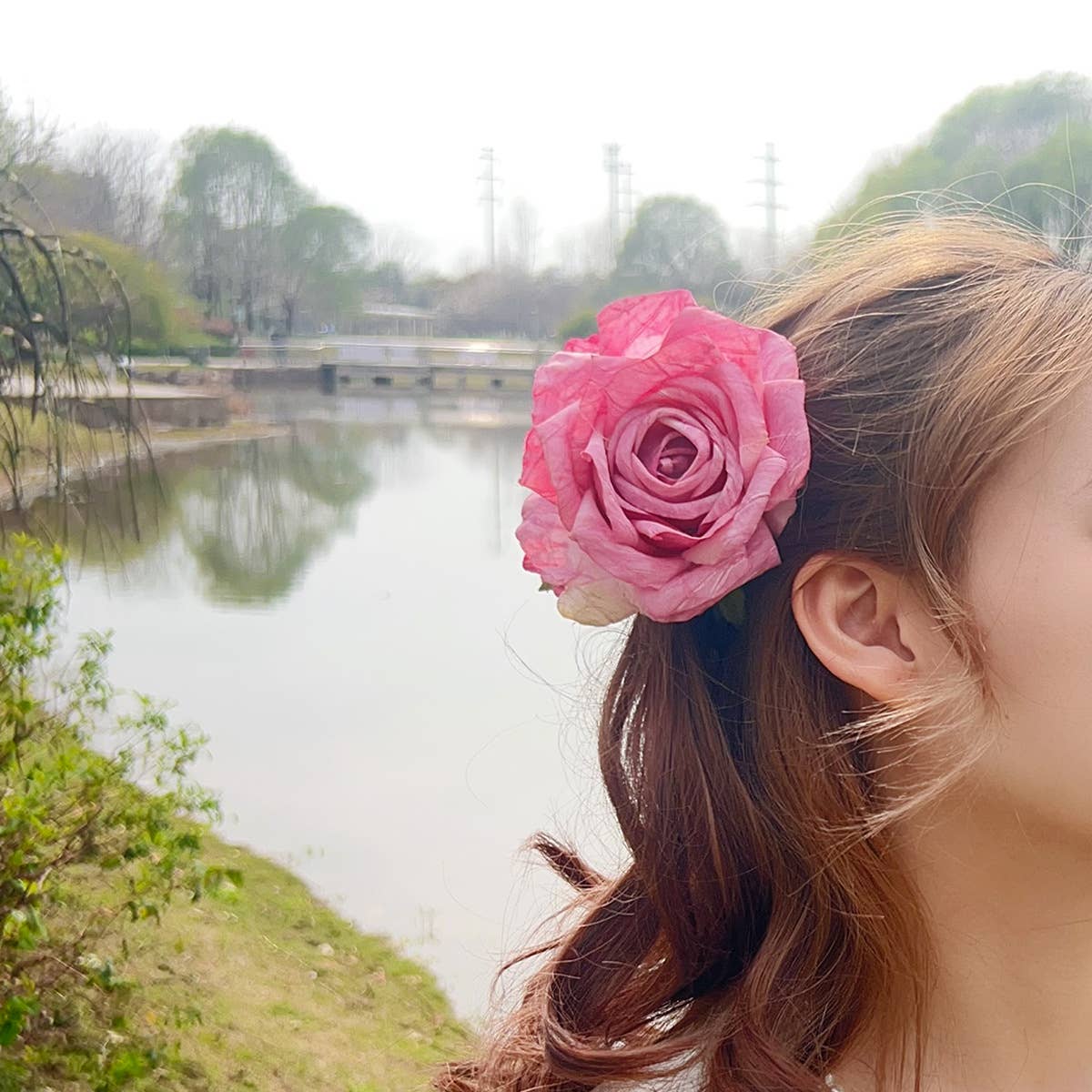 Dopamine fresh plastic rose clip-on hair clips