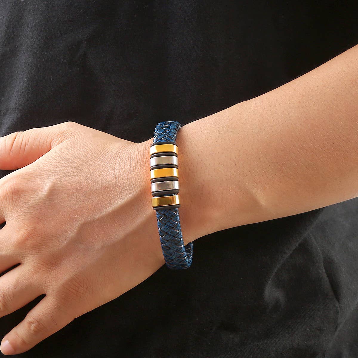 LAKE BLUE LEATHER MAGNET BUCKLE BRACELET