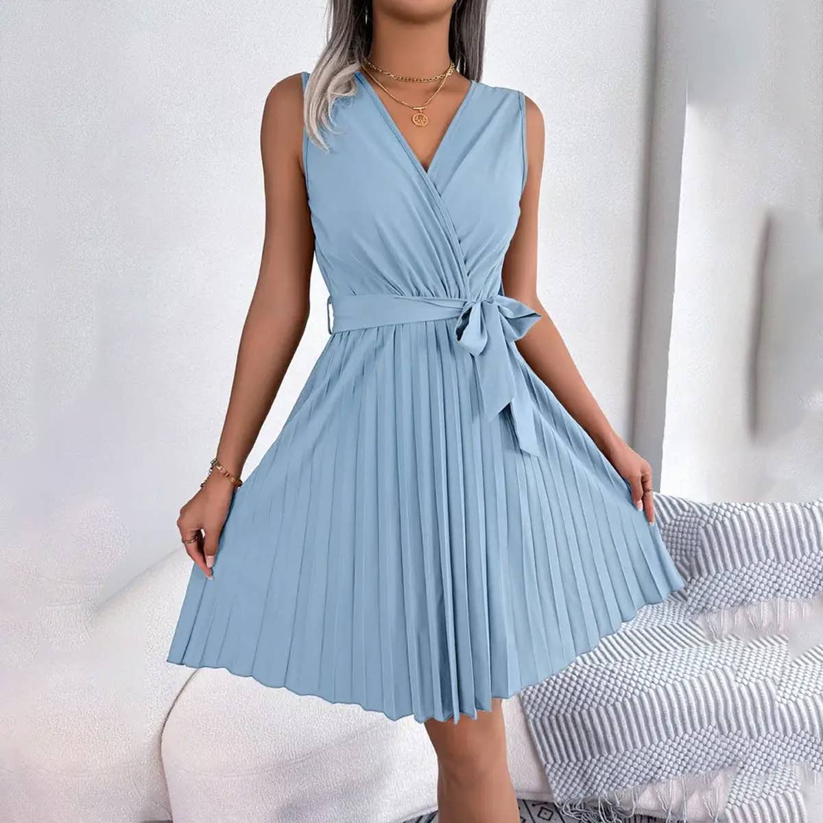 CROSS V NECK SLEEVELESS WAIST PLEAT DRESS_CWDSD2529