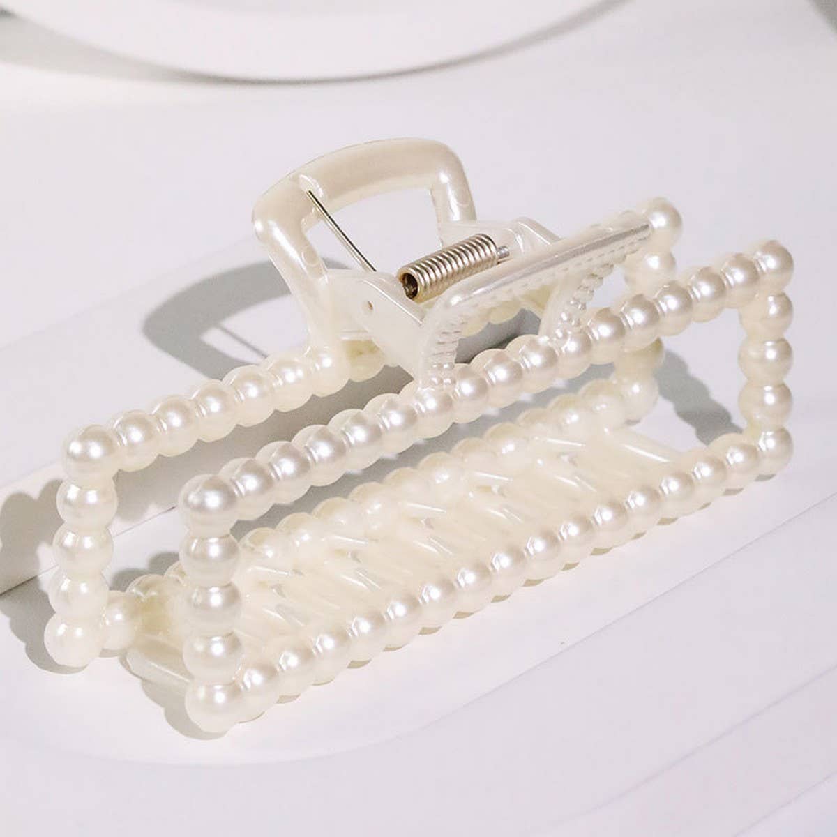 Chic Pearl Heart Claw Clip ? Minimalist Hair Grip