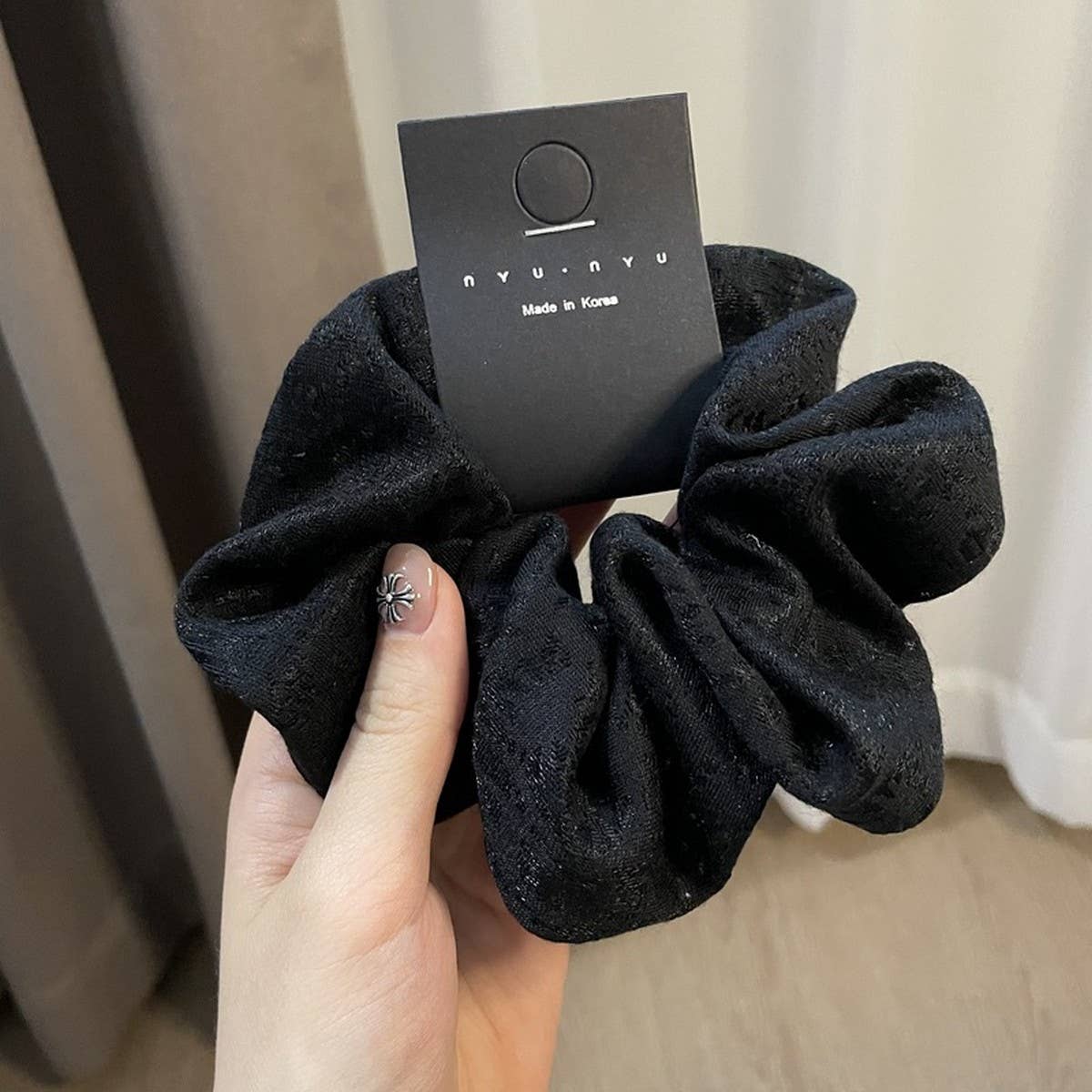 TEMPERAMENT HOLLOW SOLID COLOR SCRUNCHIE_CWAHA1723
